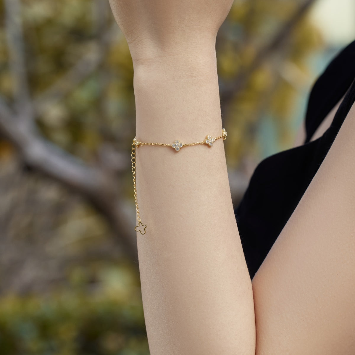 [Kismet Jewels ]Four-Leaf Clover Hollow Butterfly Bracelet