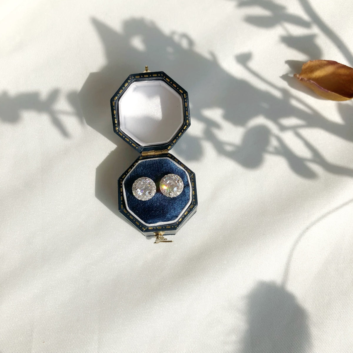 [Kismet Jewels ]Classic Princess Round Shape Earrings