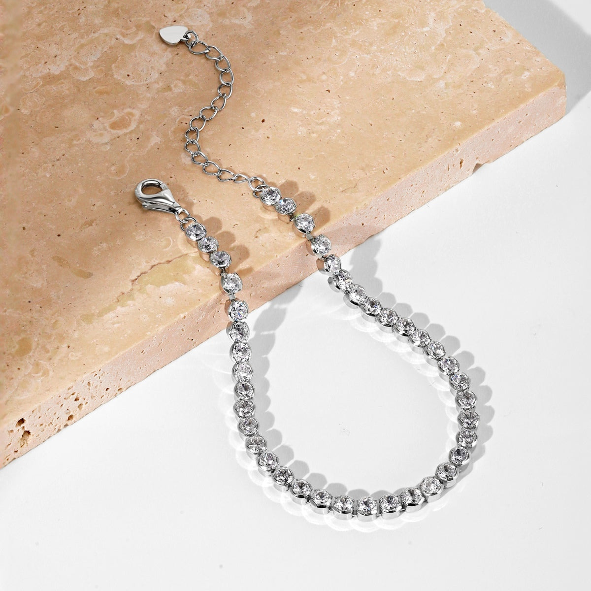 [Kismet Jewels ]Ornate  Sparkling Round Cut Daily Bracelet