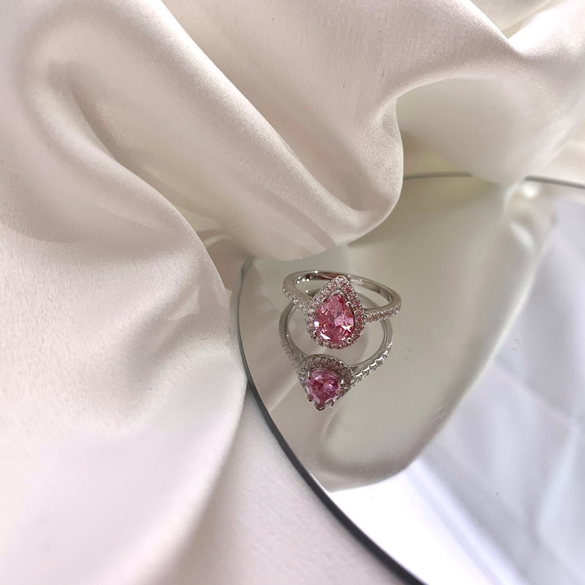 [Kismet Jewels ]1.0 Carat Luxurious Resplendent Water Drop Shape Wedding Ring