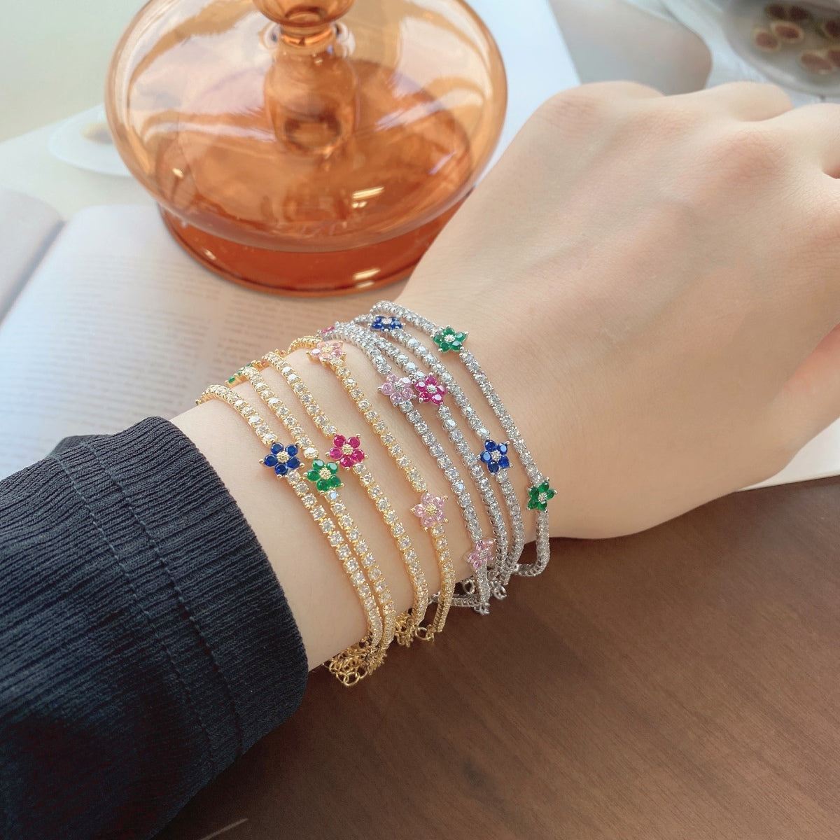 [Kismet Jewels ]Sparkling Flower Shape Tennis Bracelet