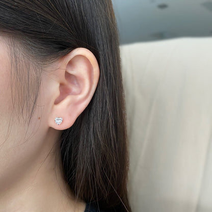 [Kismet Jewels ]Sparkling Heart Shaped Simple Earrings