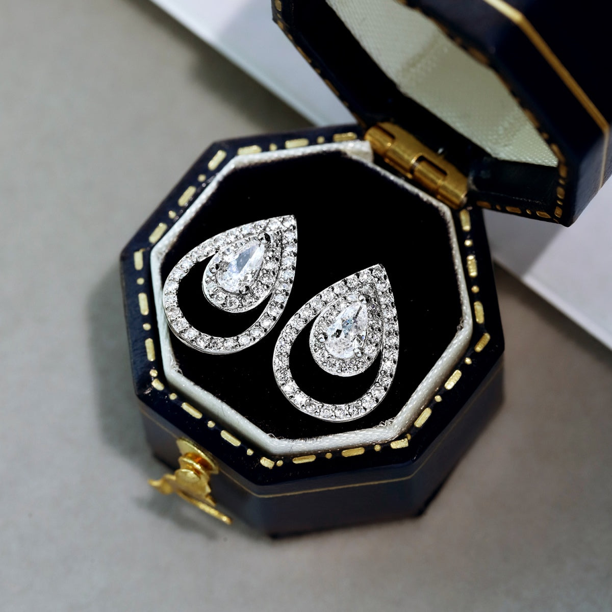 [Kismet Jewels ]Sparkling Delicate Water Drop Shape Daily Earrings