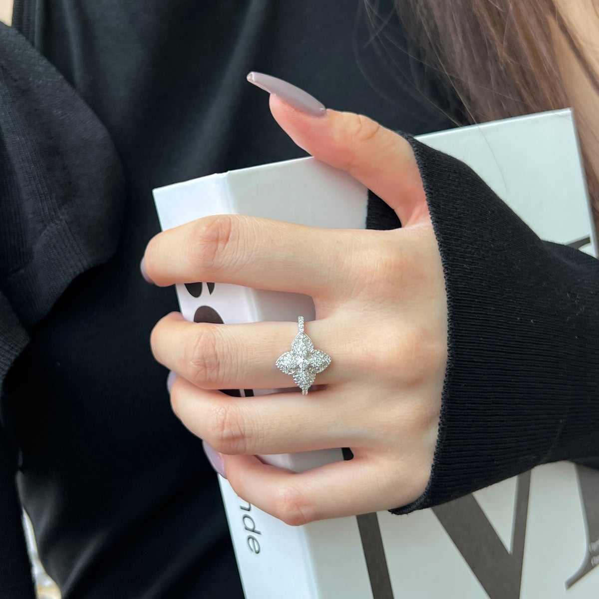 [Kismet Jewels ]Luxurious Colorful Flower Shape Banquet Ring