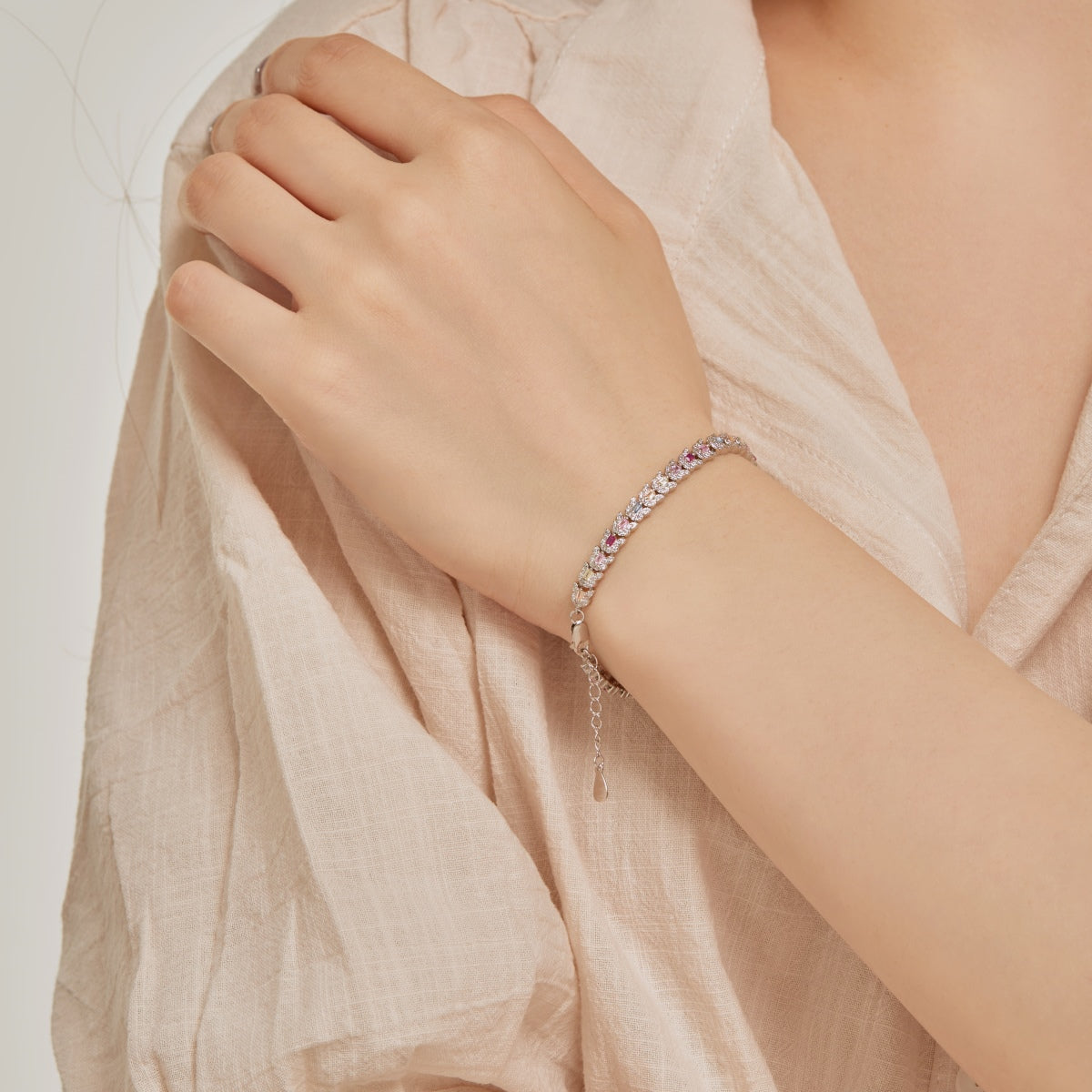 [Kismet Jewels ]Delicate Colorful Multi Cut Daily Bracelet