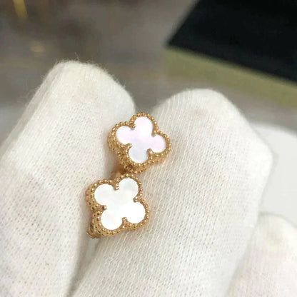 [Kismet Jewels ]CLOVER MINI 9.5MM WHITE MOP EARRINGS