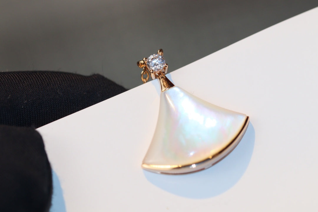 [Kismet Jewels ]DREAM NECKLACE WHITE MOP PINK GOLD 1 DIAMOND