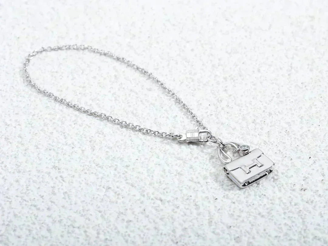 [Kismet Jewels ]AMULETTE PEDANT SILVER NECKLACE