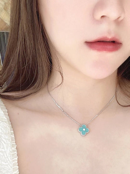 [Kismet Jewels ]CLOVER 1 DIAMOND LIGHT BLUE SILVER NECKLACE