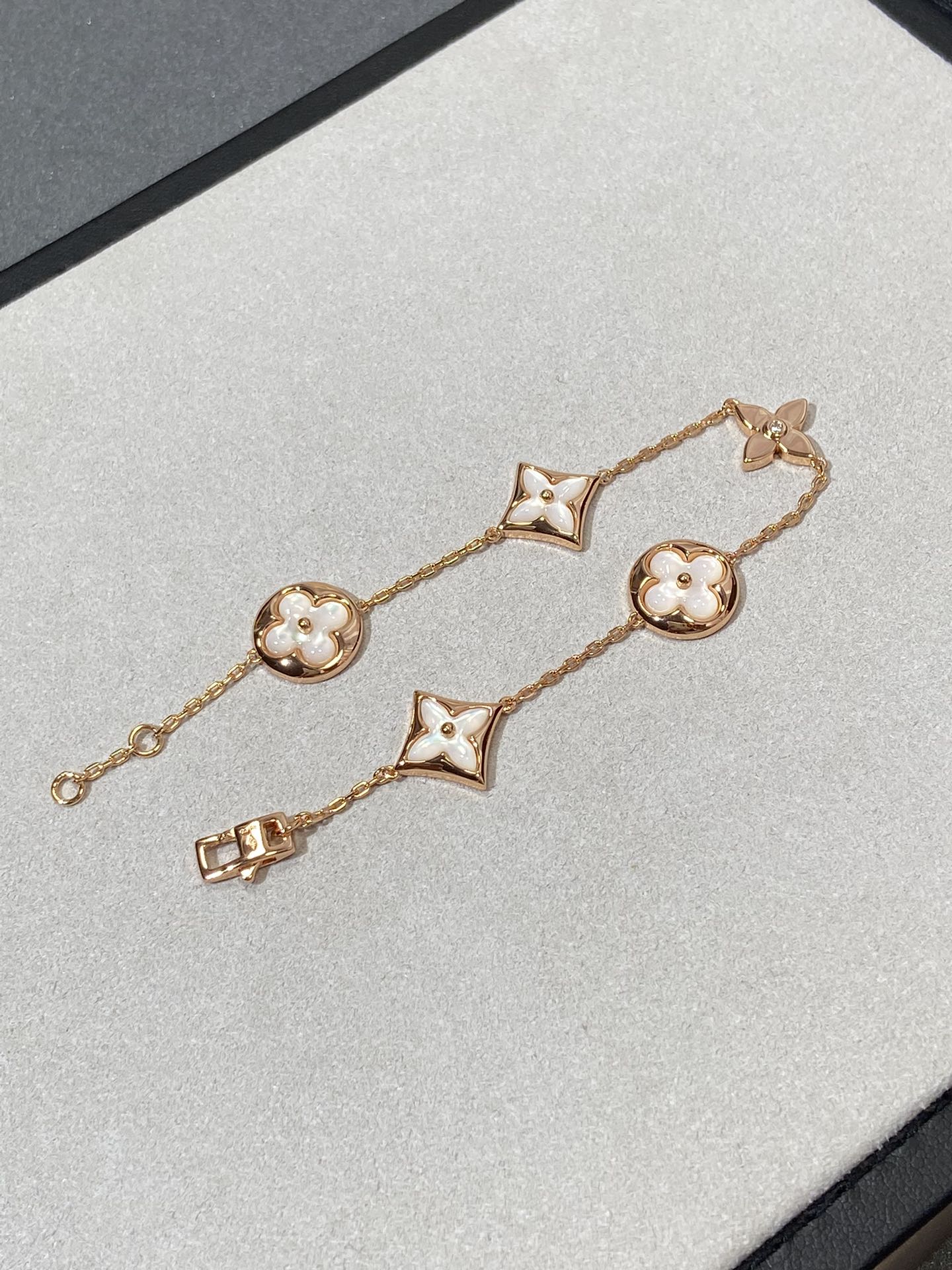 [Kismet Jewels ]STAR AND SUN 5 MOTIF MOP PINK GOLD BRACELET