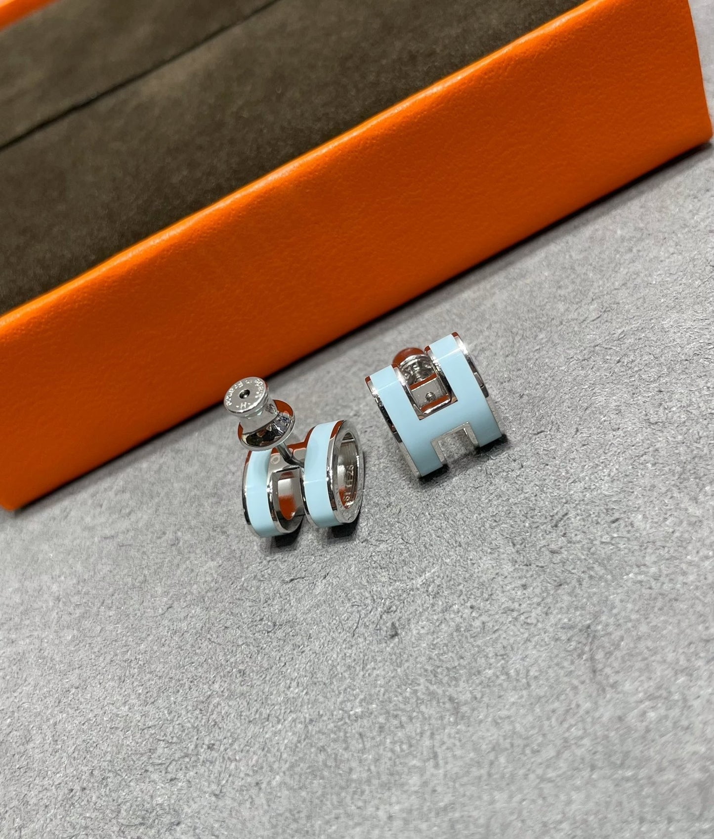 [Kismet Jewels ]POP H SKY BLUE STUD EARRINGS