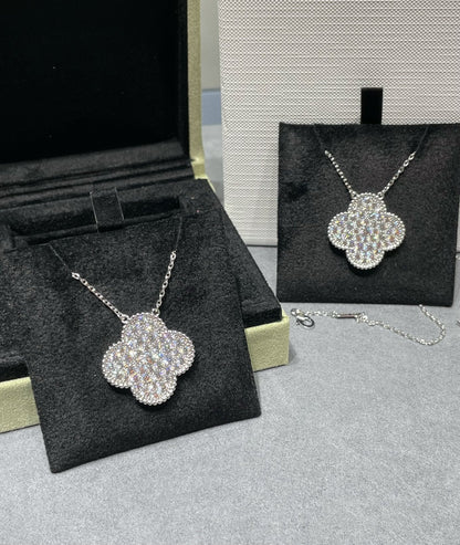 [Kismet Jewels ]CLOVER 25MM LARGE PENDANT DIAMOND PAVED SILVER NECKLACE