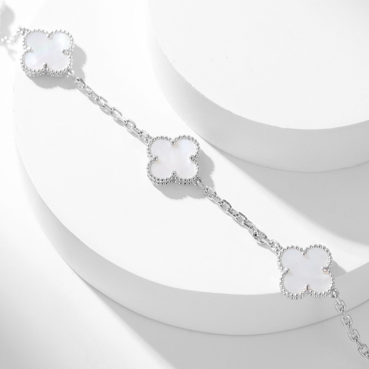 [Kismet Jewels ]CLOVER 10 MOTIFS WHITE MOTHER OF PEARL NECKLACE