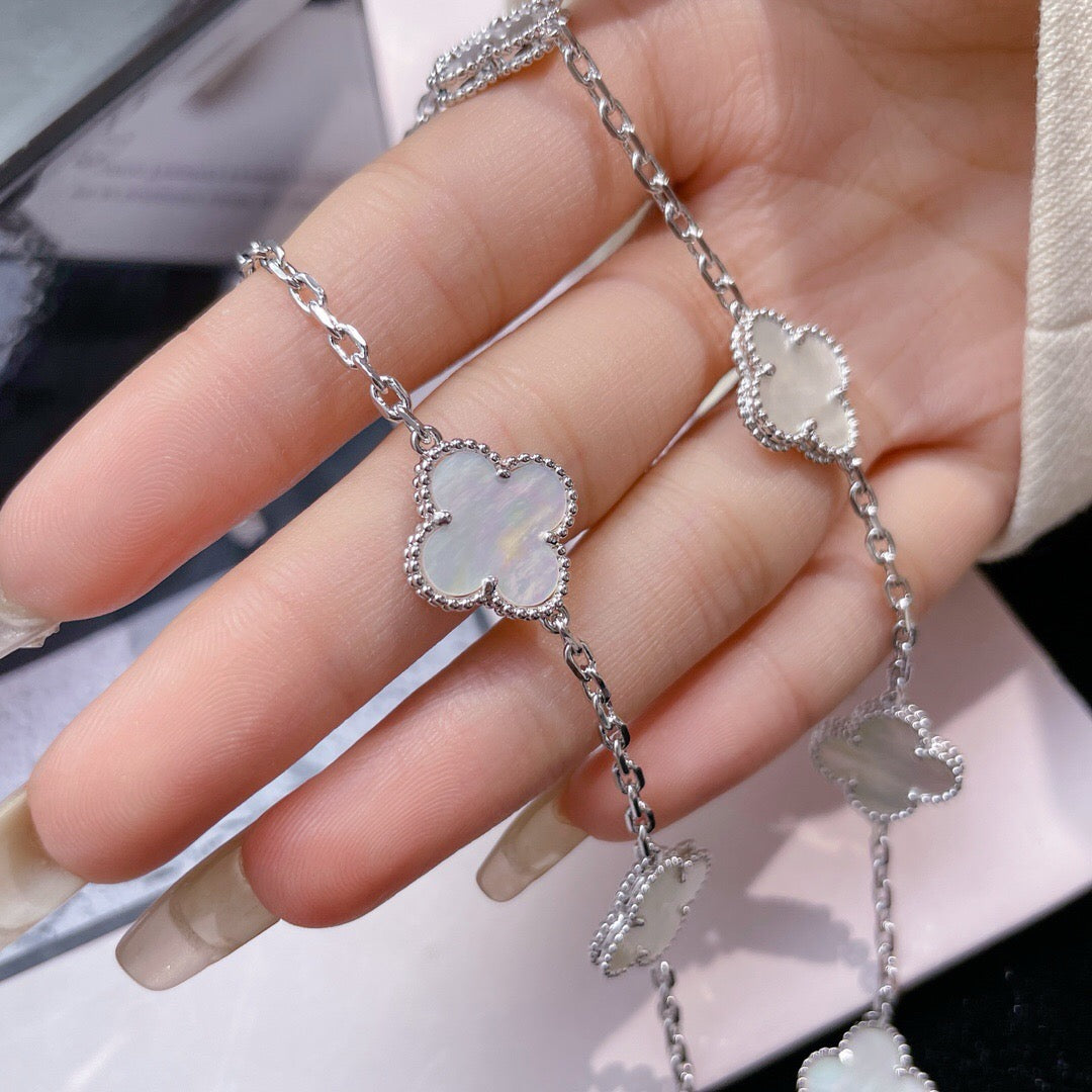 [Kismet Jewels ]CLOVER 10 MOTIFS WHITE MOTHER OF PEARL NECKLACE