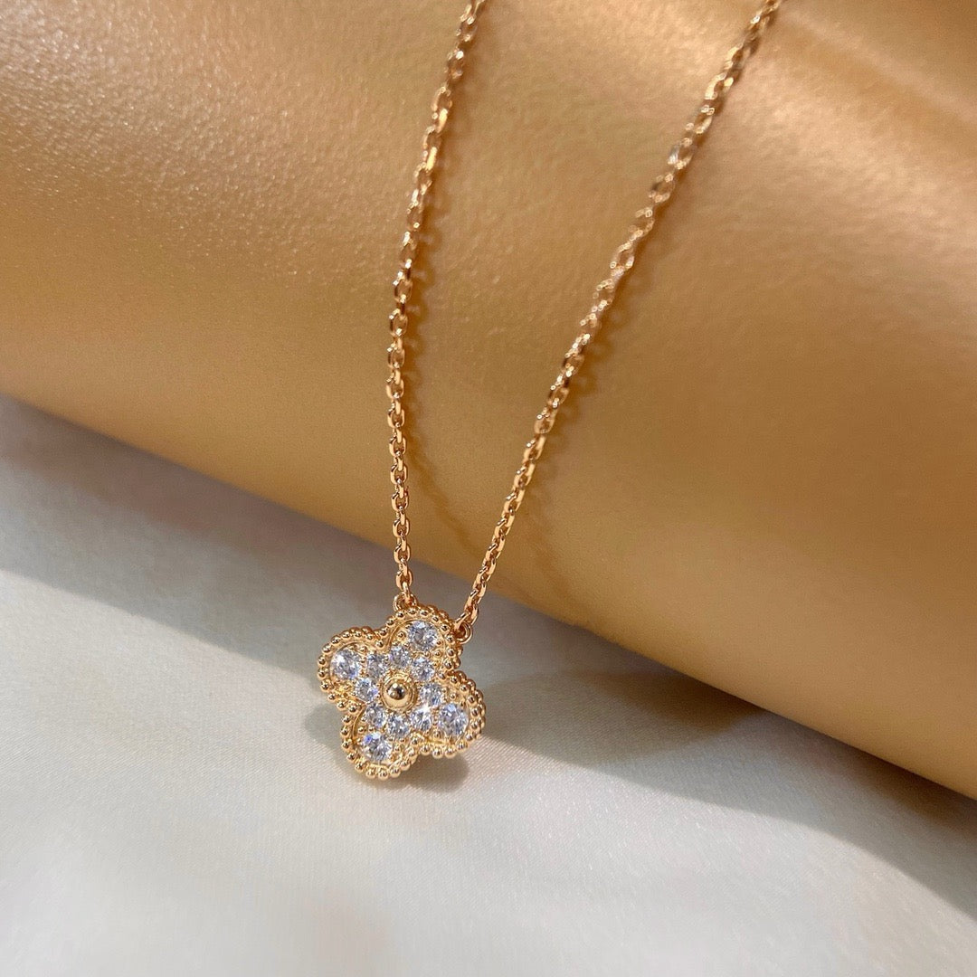 [Kismet Jewels ]CLOVER 15MM DIAMOND SINGLE FLOWER NECKLACE