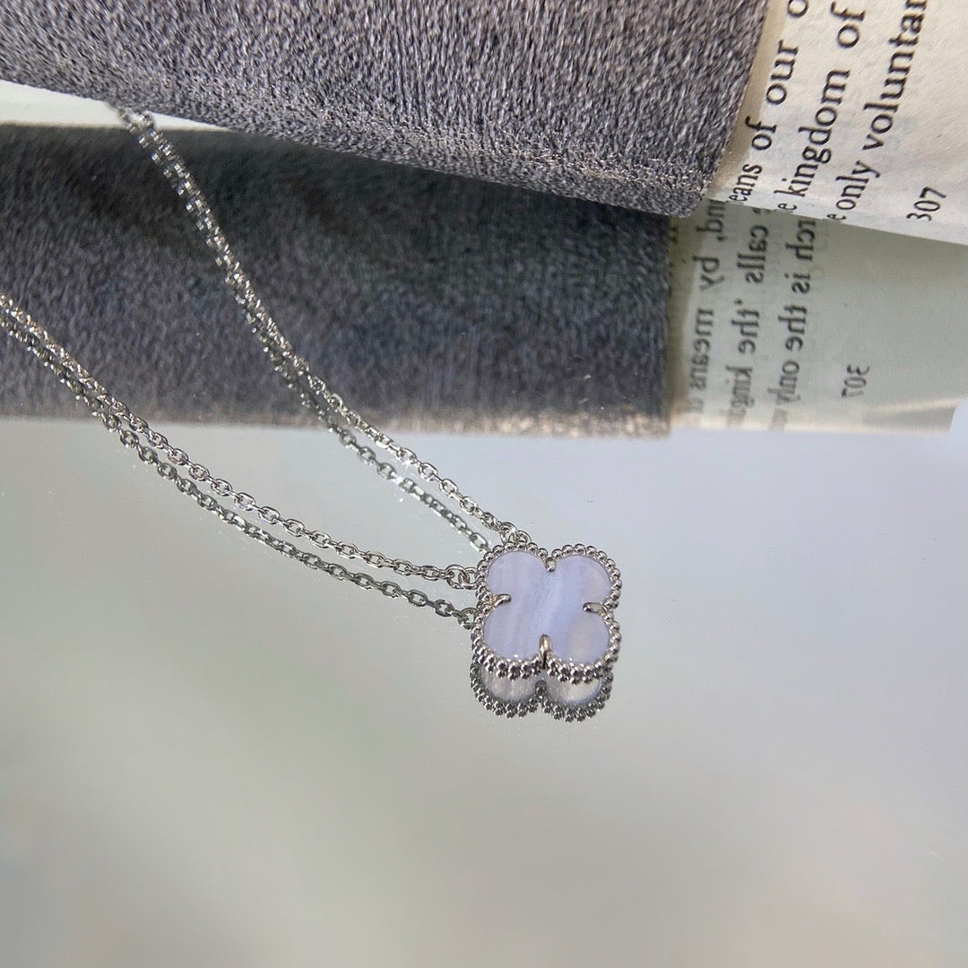[Kismet Jewels ]CLOVER 15MM BLUE CHALCEDONY NECKLACE SILVER