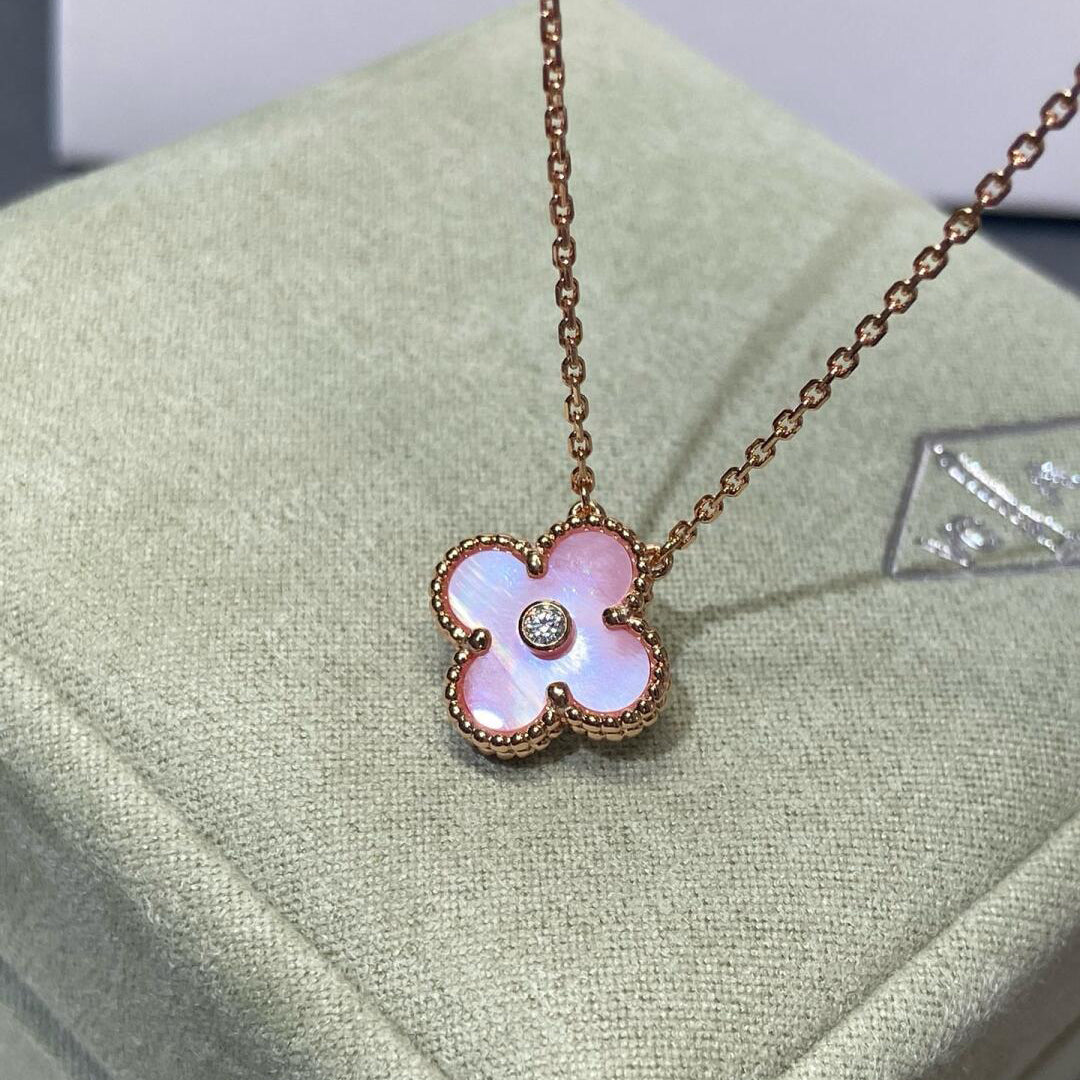 [Kismet Jewels ]CLOVER 15MM DIAMOND PINK MOP NECKLACE