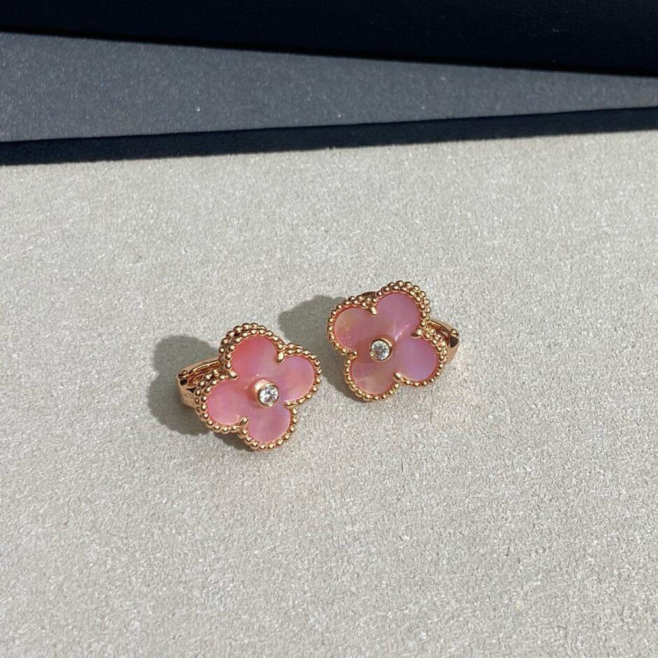 [Kismet Jewels ]CLOVER MEDIUM 1 DIAMOND PINK EARRINGS